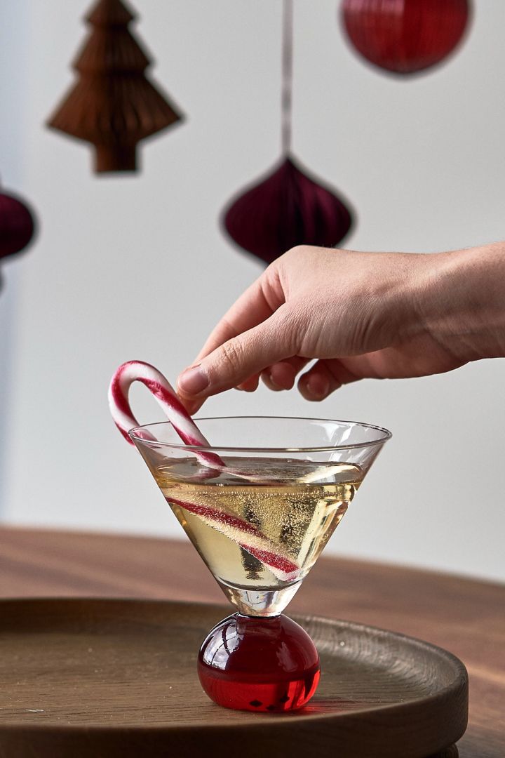 Offer your friends and family a simple Christmas cocktail with mulled and sparkling wine this year. Here you see the Spice drinking glass from Byon. 