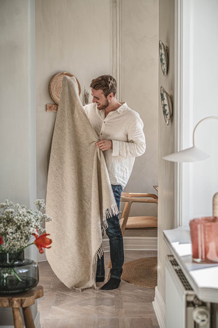 Create a cosy bedroom. Start with cosy textiles and bedspreads says Hannes! 