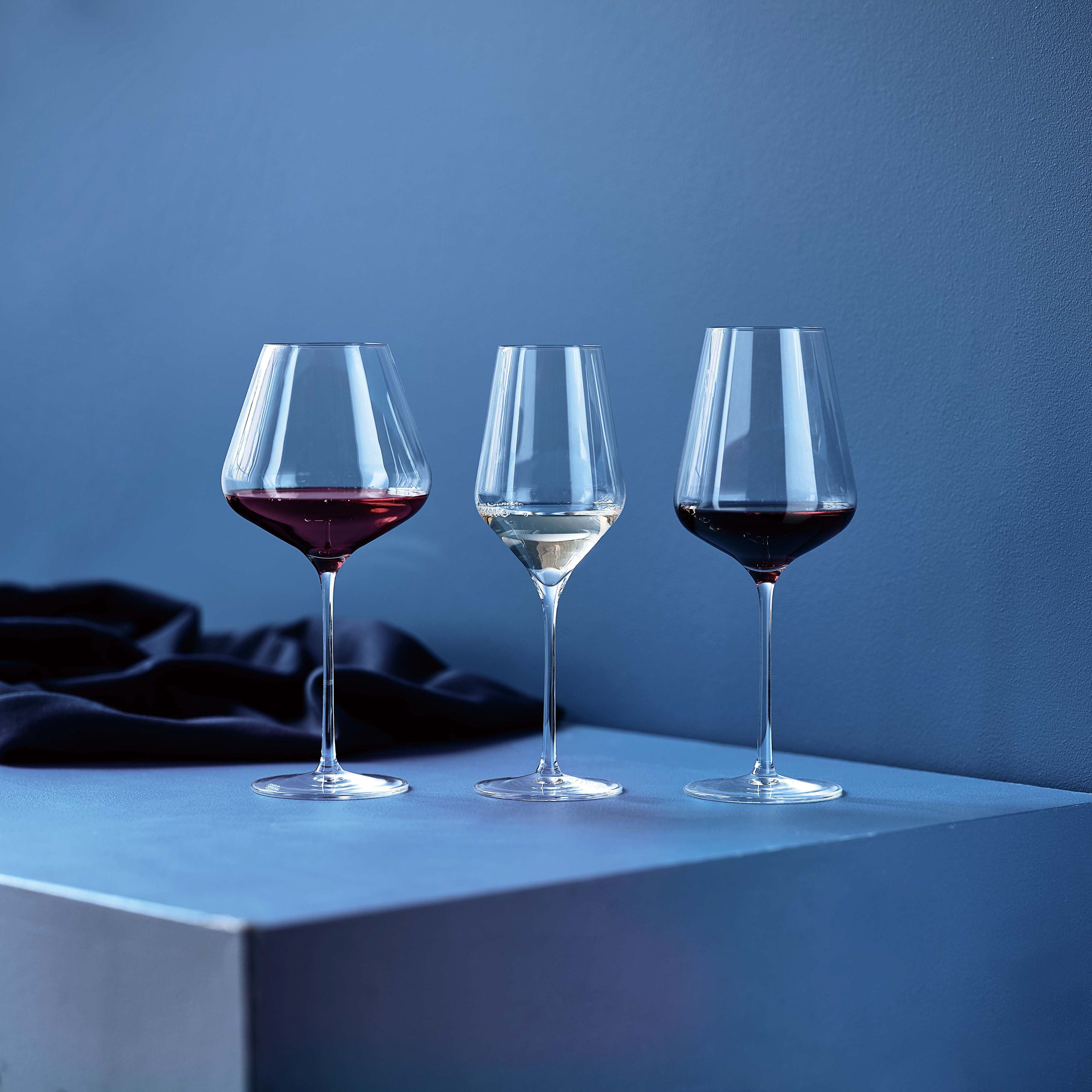 https://www.nordicnest.com/assets/blobs/aida-connoisseur-extravagant-red-wine-glass-645-cl-4-pack-clear/501630-01_3_EnvironmentImage-cb9e5fd7f1.jpg