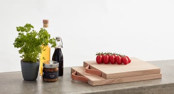 Andersen cutting board with leather handle Medium 24x30 cm - Oak - Andersen Furniture