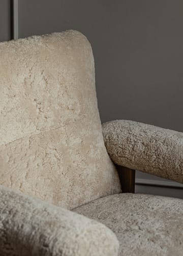 Brasilia armchair - Dark oak-Nature sheepskin curly - Audo Copenhagen