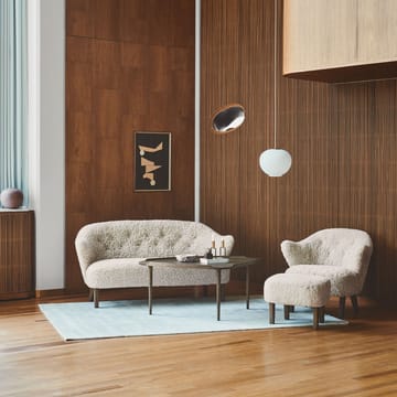 Ingeborg 2.5-seat sofa - Sheepskin moonlight. leg oak nature - Audo Copenhagen