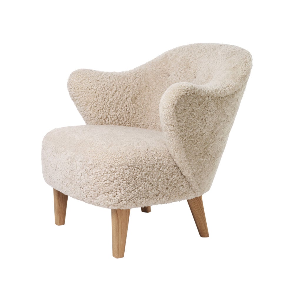 Audo Copenhagen Ingeborg armchair Sheepskin moonlight, legs oak nature