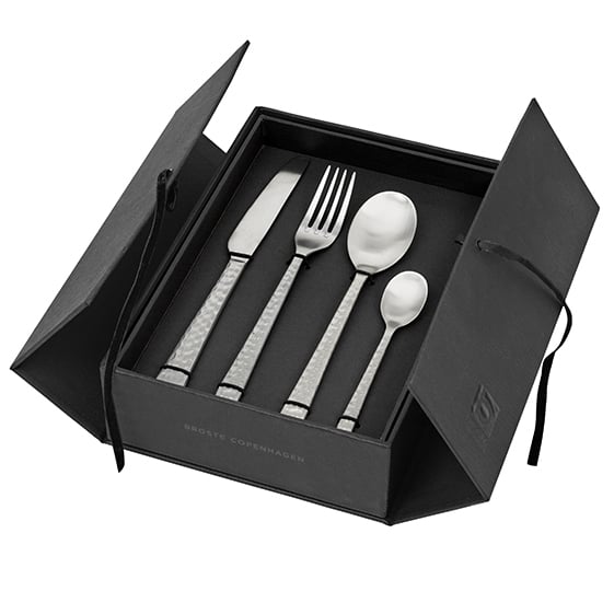 Broste Copenhagen Hune cutlery 16 pcs Brushed satin hammered