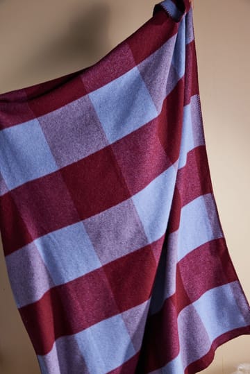 Embrace blanket 130x200 cm - Light blue-burgundy - Byon