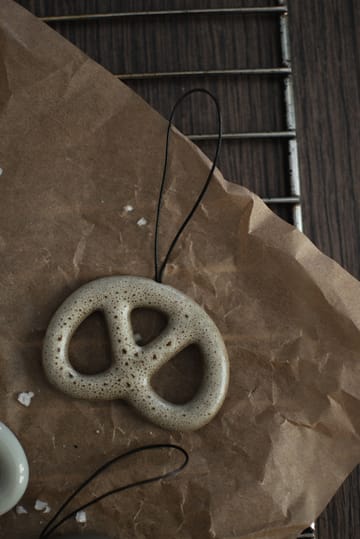 Hanging pretzel decorative ornament - Beige - DBKD