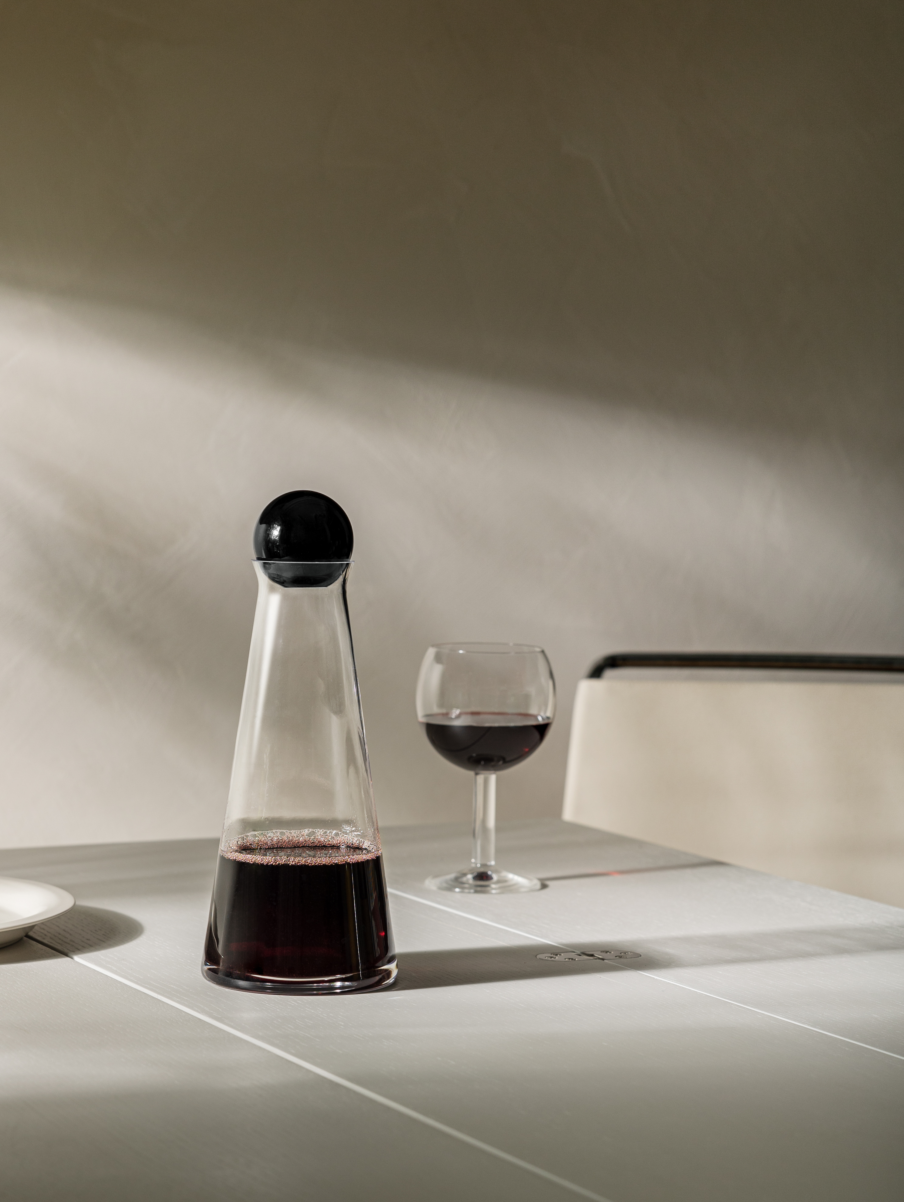 https://www.nordicnest.com/assets/blobs/design-house-stockholm-fia-carafe-black/10789-03_3_ProductImageDetail-17b9bab0a9.jpeg