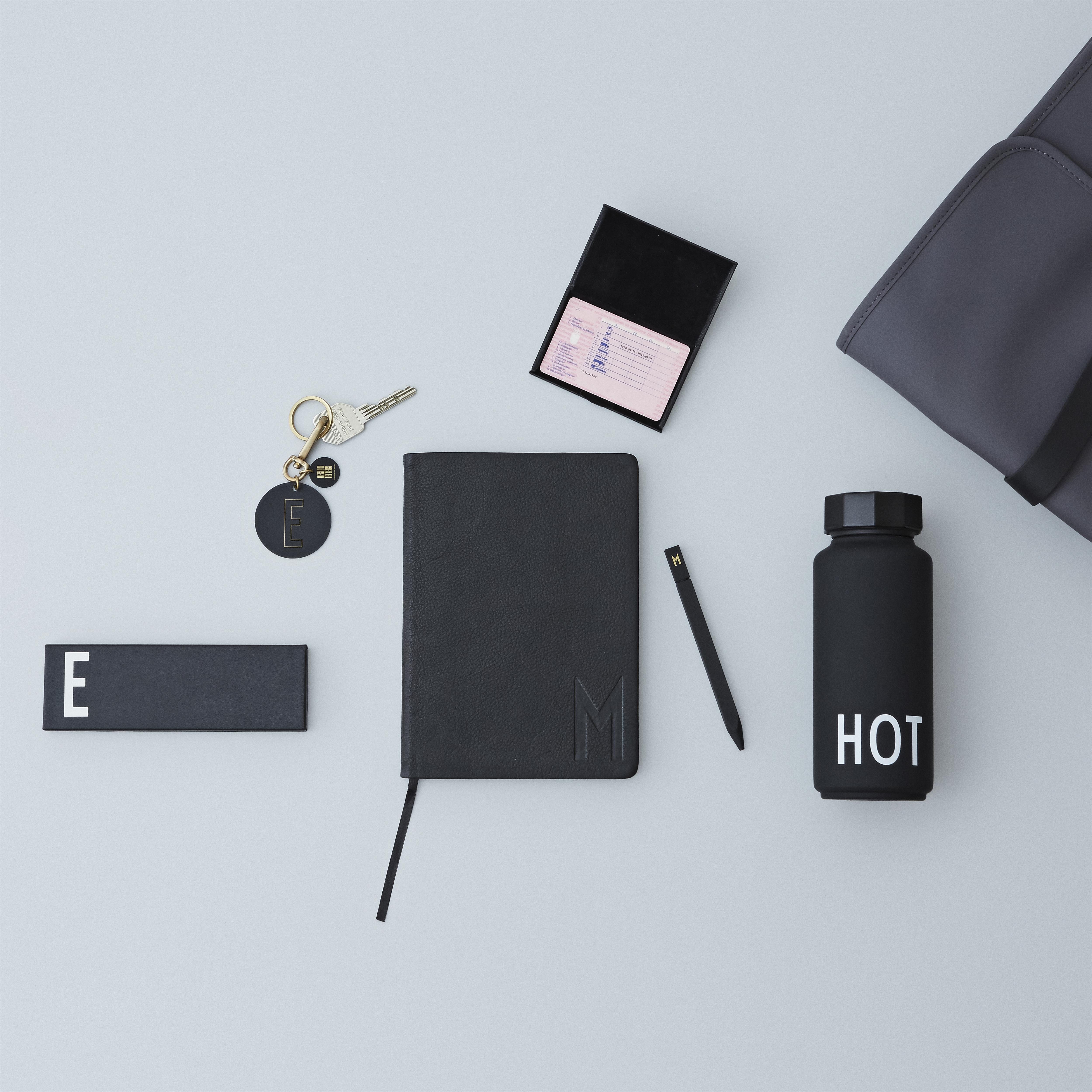 https://www.nordicnest.com/assets/blobs/design-letters-design-letters-thermos-black/p_32687-01-02-008efb3e18.jpg