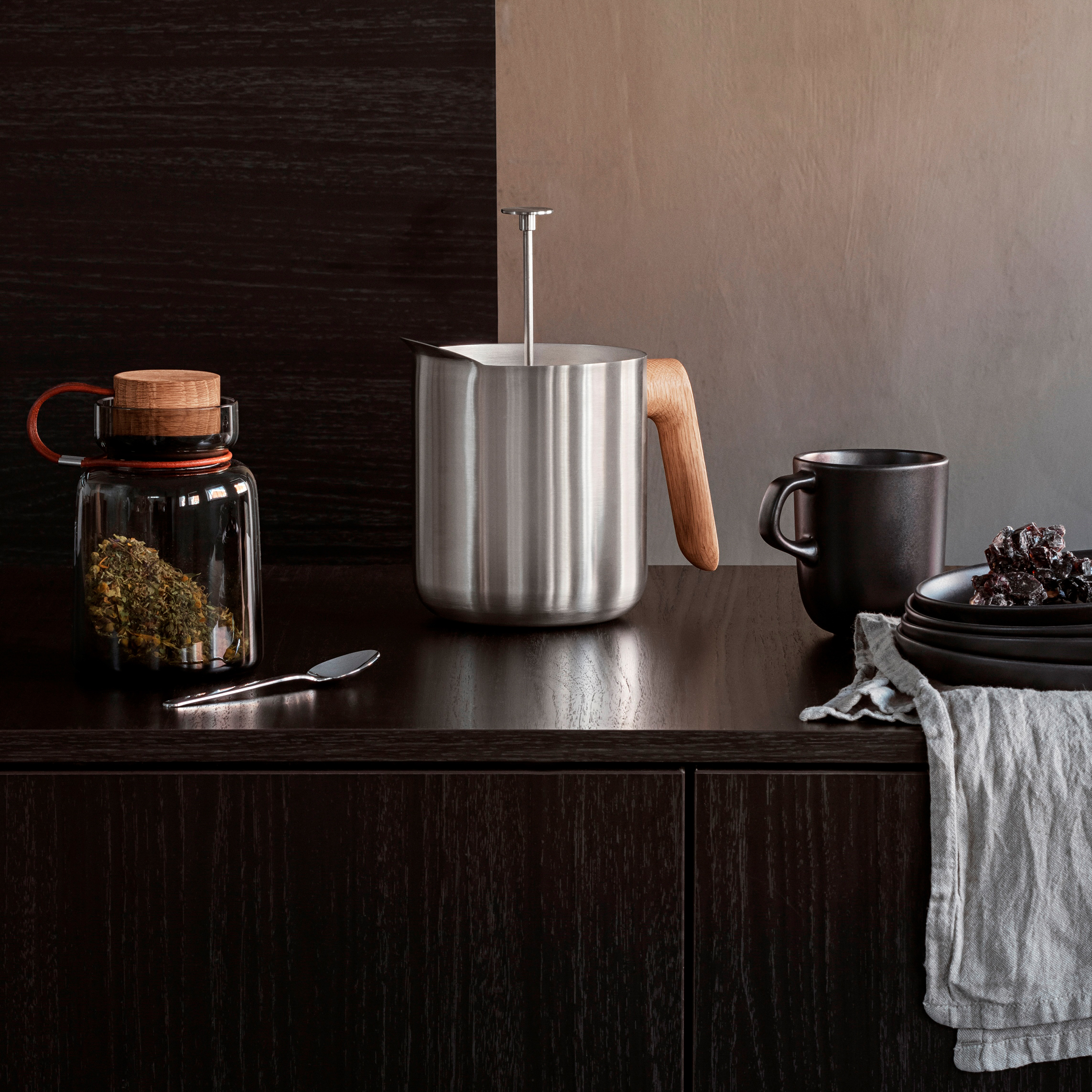 https://www.nordicnest.com/assets/blobs/eva-solo-nordic-kitchen-tea-press-stainless-steel/46516-01-04-1961907c65.jpg