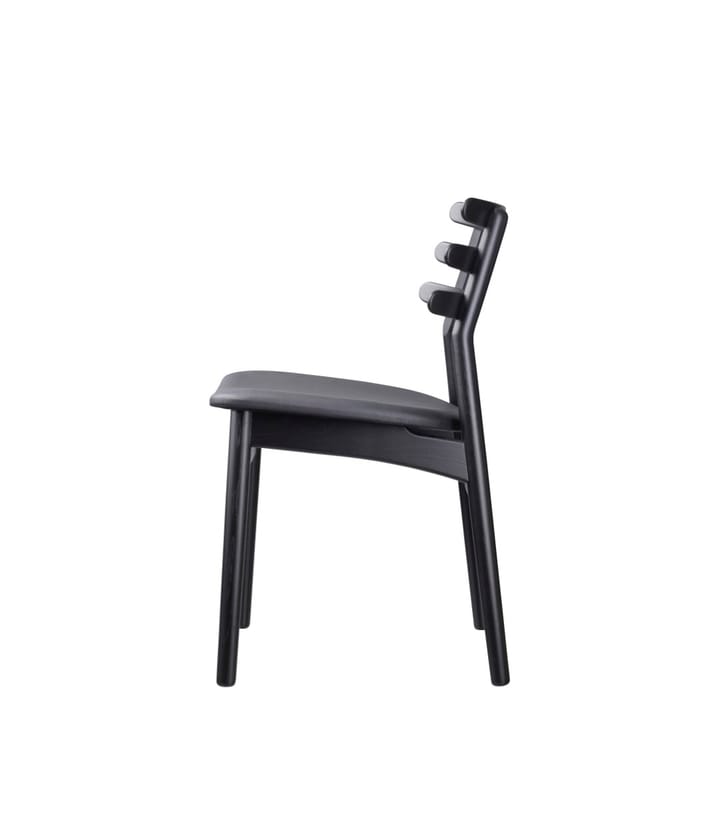 J48 chair - Oak black painted-black leather - FDB Møbler