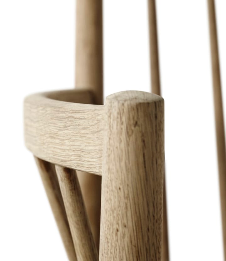 J81 chair with arms, Oak nature lacquered-nature FDB Møbler