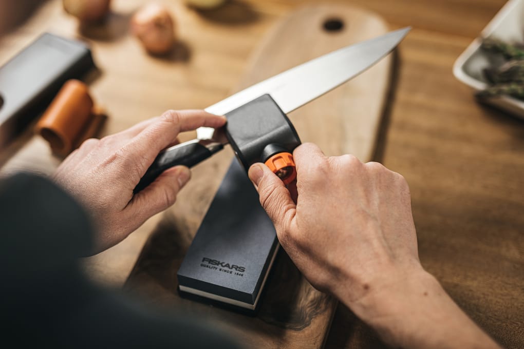 fiskars knife block with 5 knives