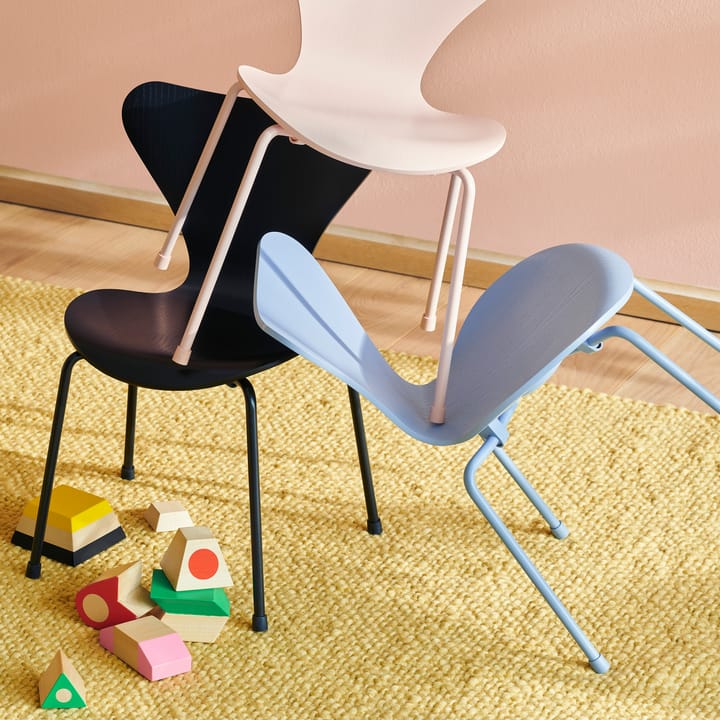 3177 Series 7 children's chair, Black Fritz Hansen