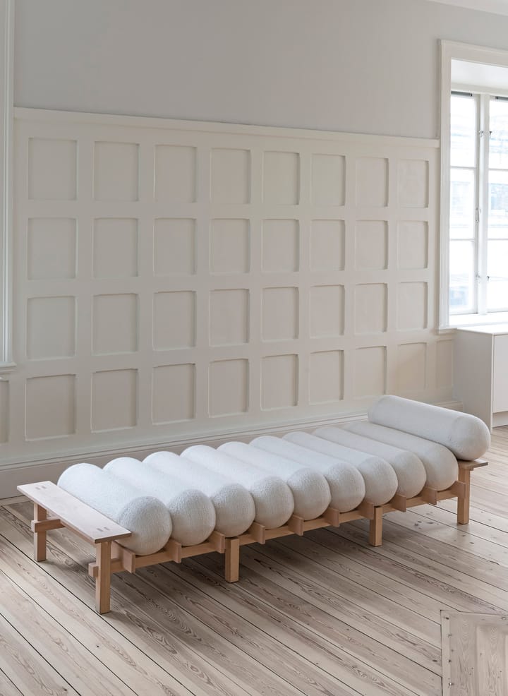 Dag daybed, Beech-Barnum bouclé 01 Off white Gärsnäs