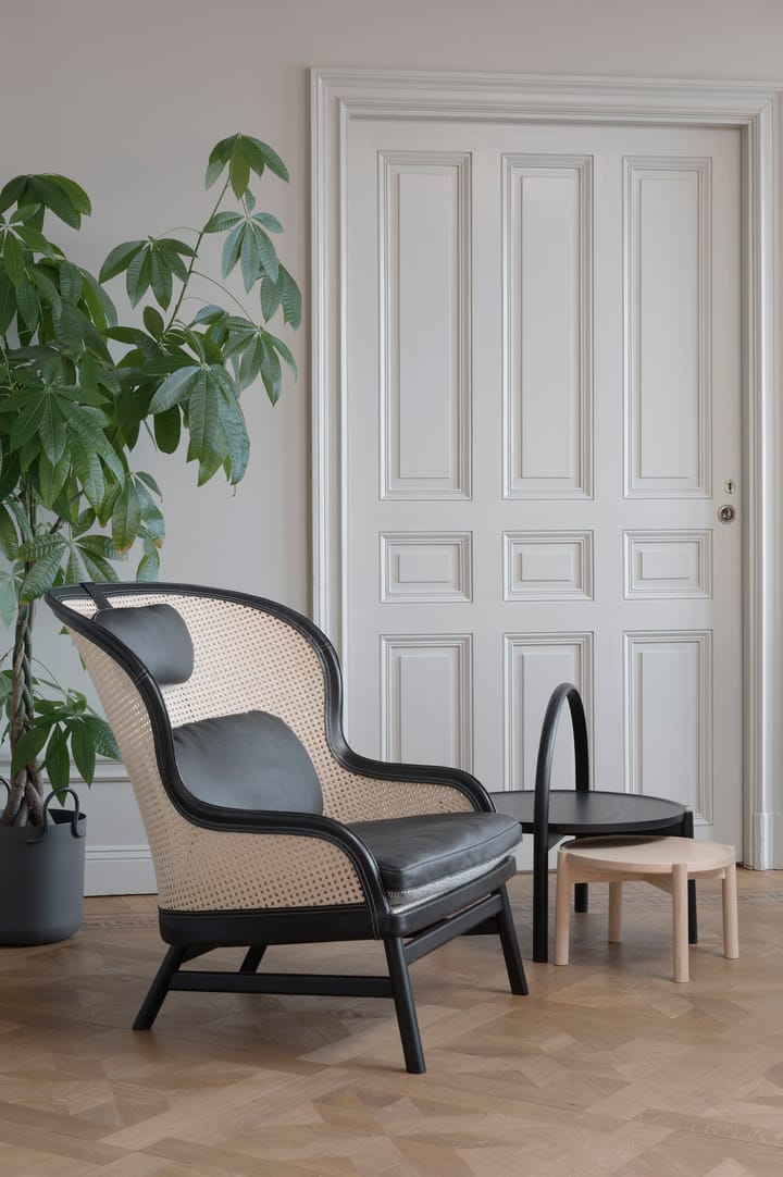 Dandy armchair, Beech-black stained-Tärnsjö leather black Gärsnäs