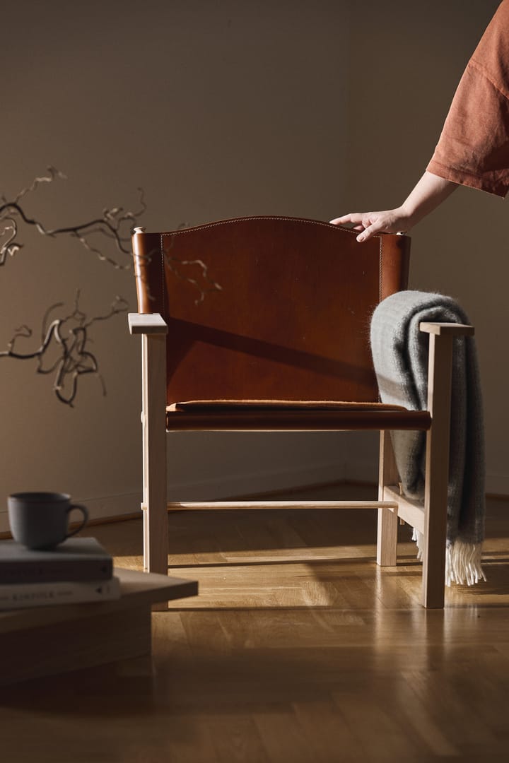 Ferdinand armchair, Oak-untreated-Tärnsjö leather cognac Gärsnäs