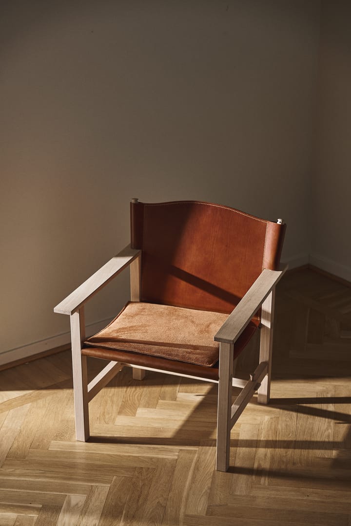 Ferdinand armchair, Oak-untreated-Tärnsjö leather cognac Gärsnäs