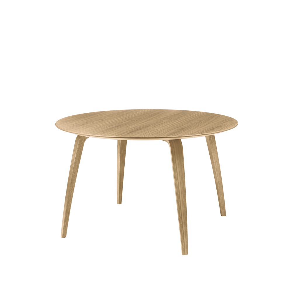 GUBI Gubi round dining table Oak