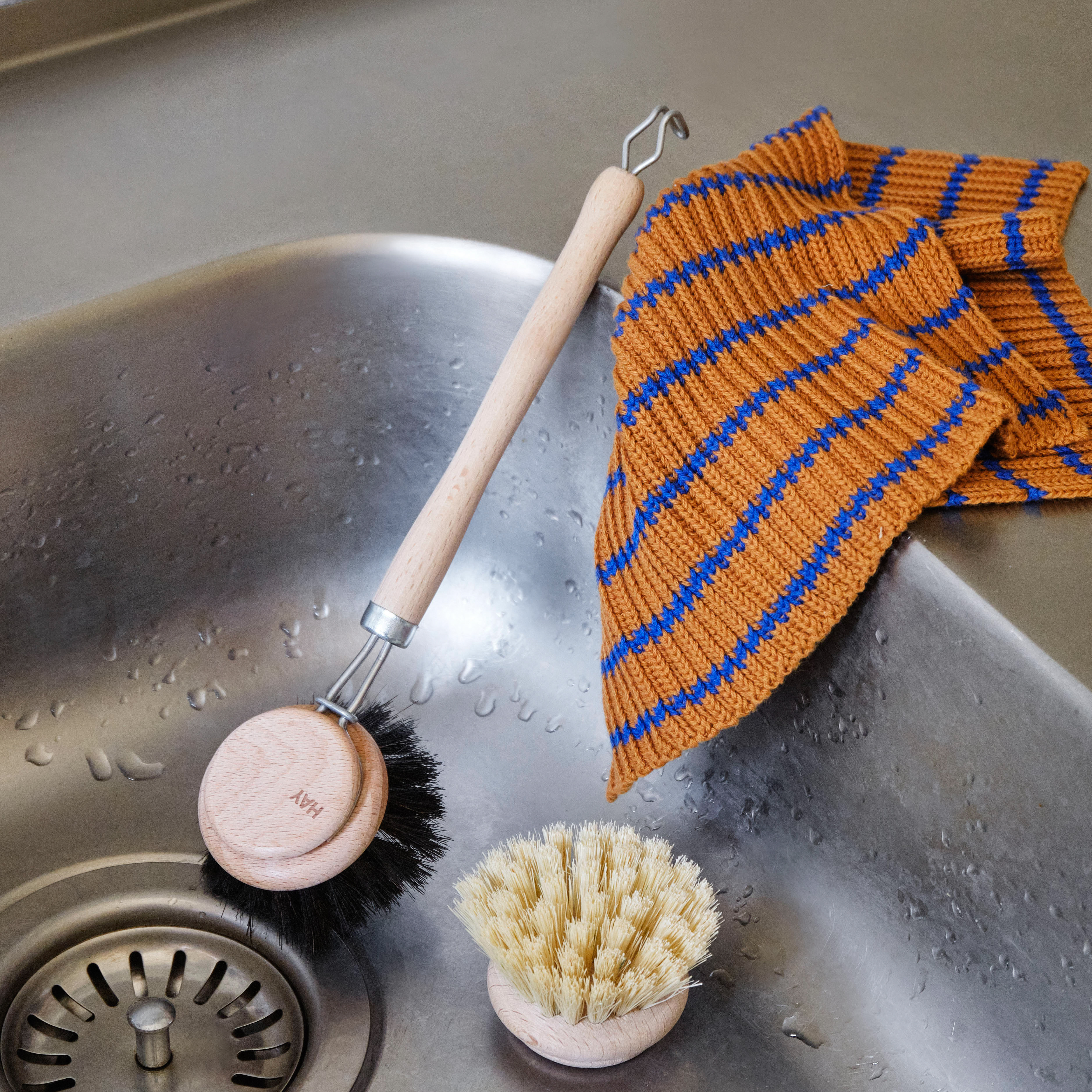 https://www.nordicnest.com/assets/blobs/hay-hay-kitchen-cloth-dishcloth-2-pack-stripe/46905-02-03-631a41e986.jpg