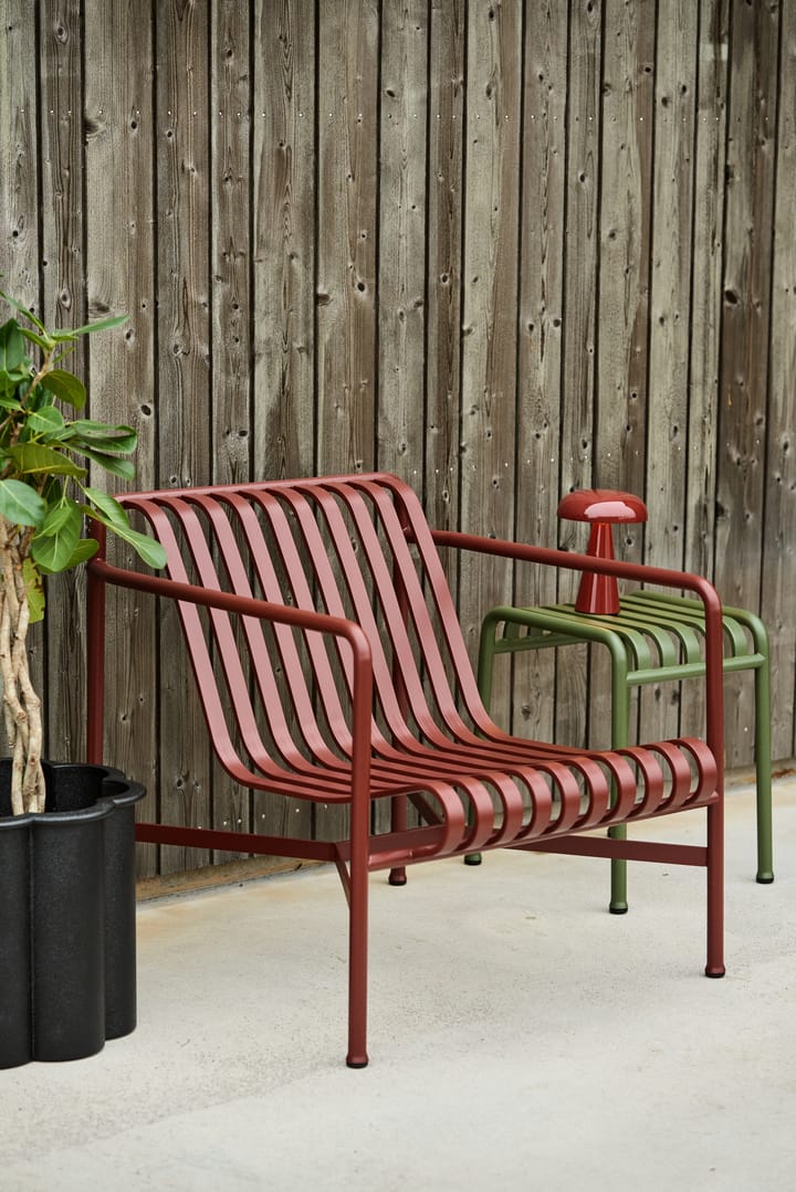 Palissade Low lounge chair - Iron red - HAY