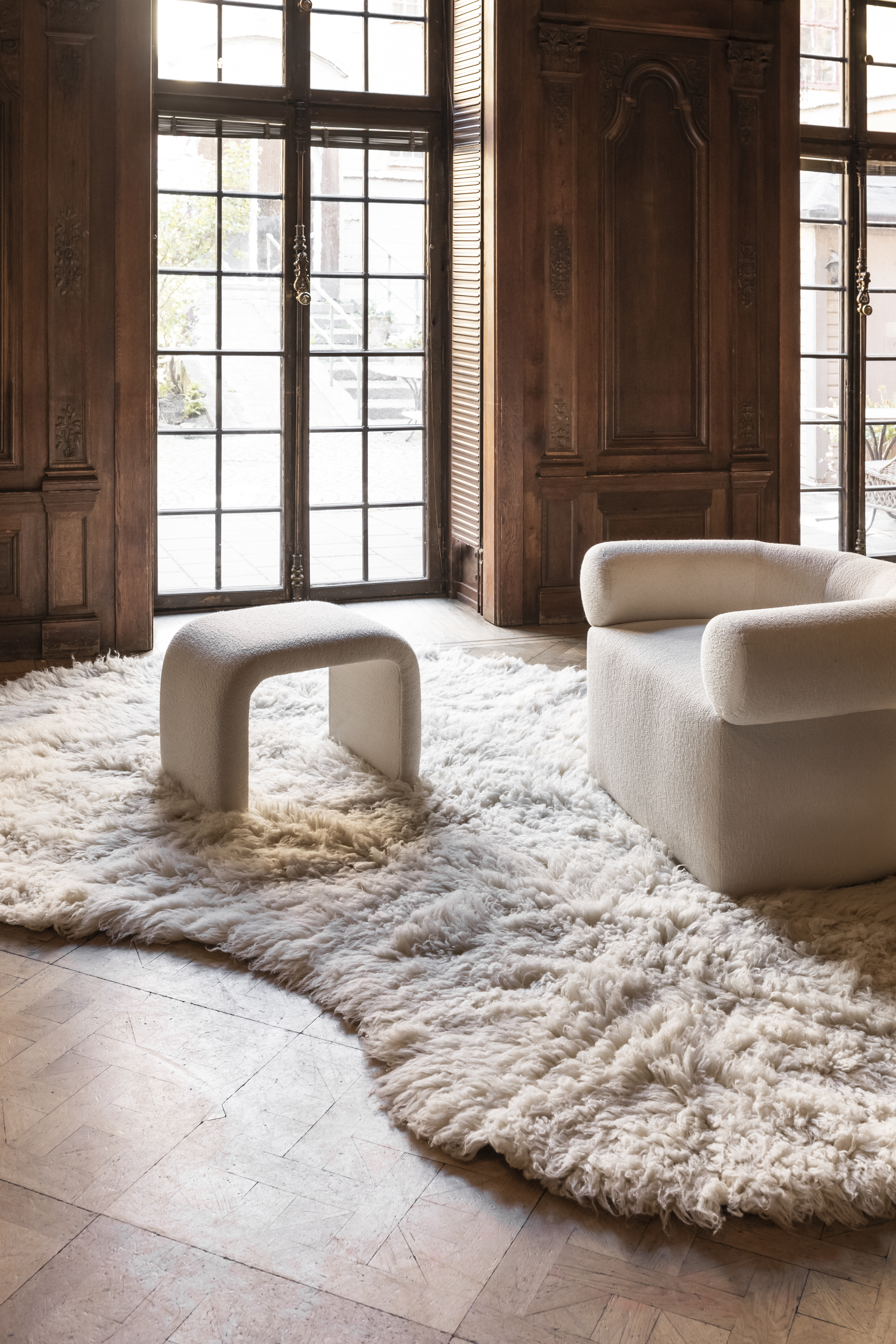 Residue Shaggy wool carpet, Bone White. 180x270 cm