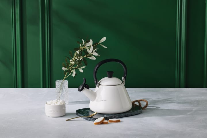 Le Creuset Kone kettle with whistle, White Le Creuset