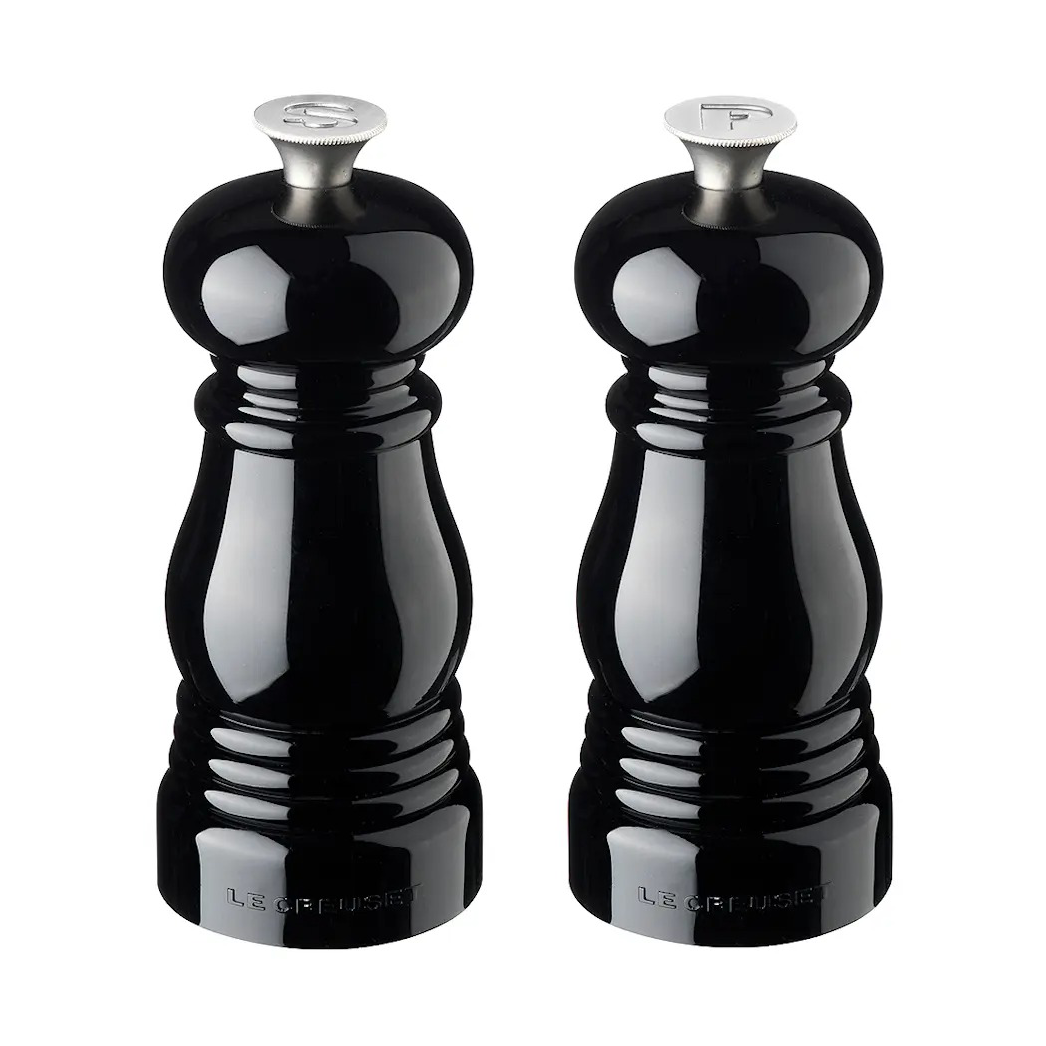 https://www.nordicnest.com/assets/blobs/le-creuset-le-creuset-salt-and-pepper-mill-set-11-cm-black/43024-04_1_ProductImageMain-9ab362bc8b.png