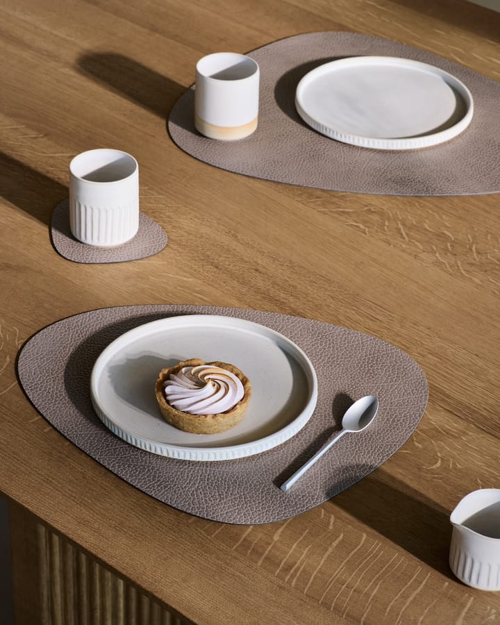 Hippo placemat curve M, Warm grey LIND DNA