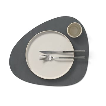 Serene placemat curve L 37x44 cm - Anthracite - LIND DNA