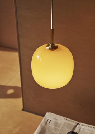 VL45 Radiohus pendant lamp Ø25 cm - Brass-amber glass - Louis Poulsen