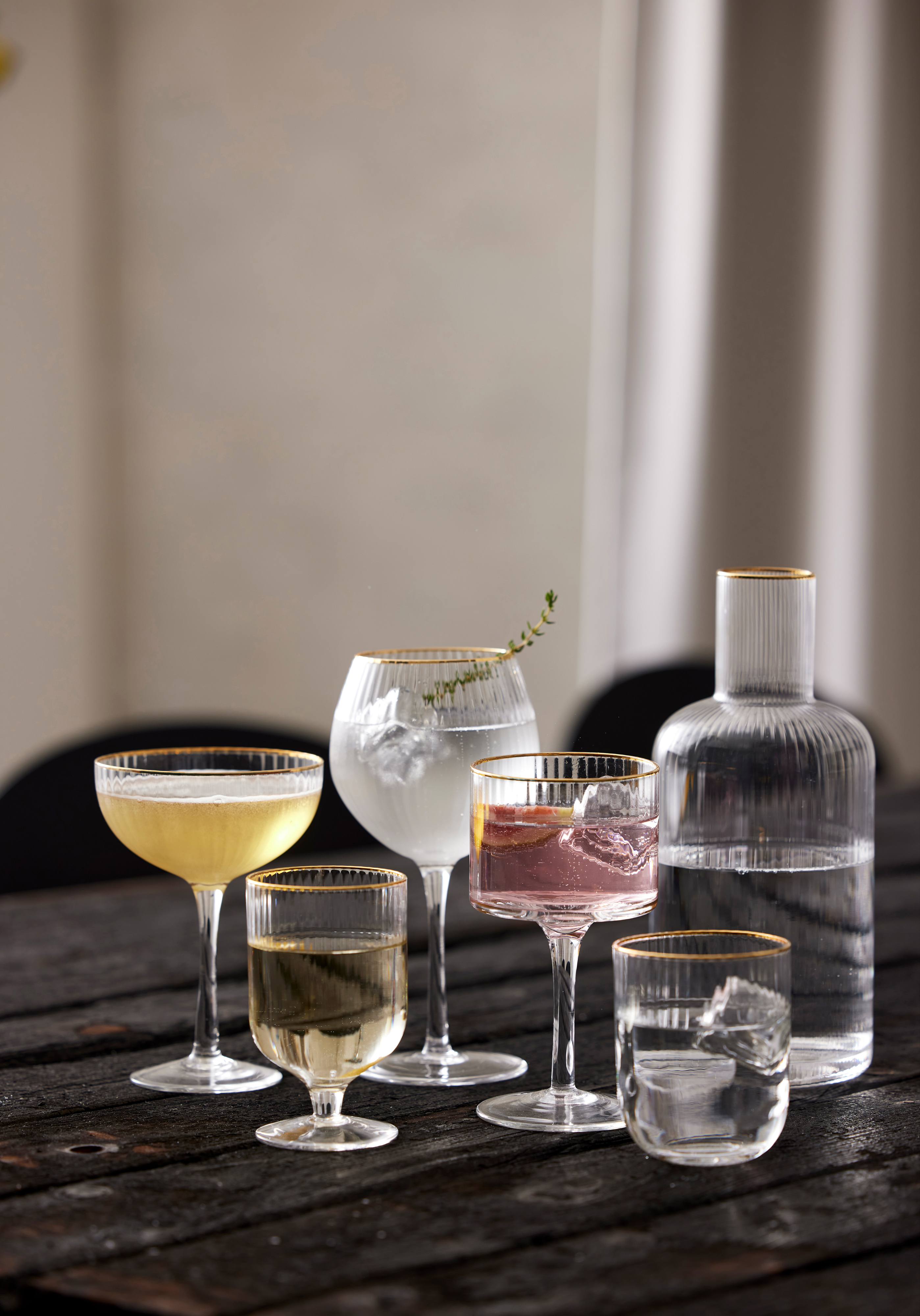 https://www.nordicnest.com/assets/blobs/lyngby-glas-palermo-gold-cocktail-glass-315-cl-4-pack-clear-gold/585171-01_41_EnvironmentImage-9fc8da8030.jpeg