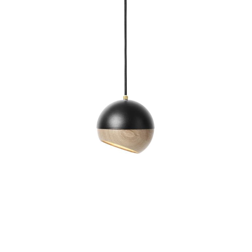 Mater Ray pendant lamp black, medium, oak detail on screen