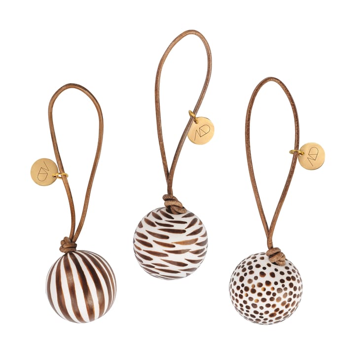 Globe Christmas bauble 3 pieces - Walnut - Mette Ditmer