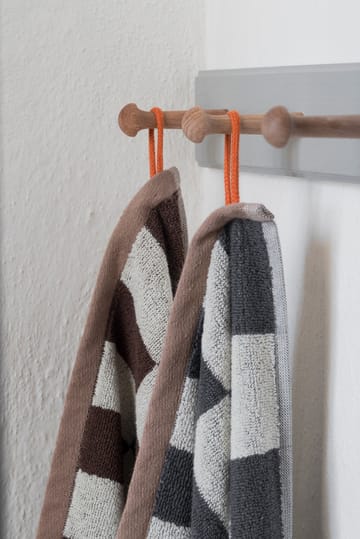 Retro towel 70x133 cm - Chocolate - Mette Ditmer