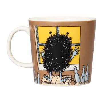 Stinky in action Moomin mug - Brown - Moomin Arabia