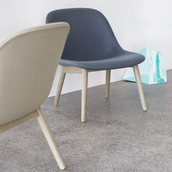 Fiber Lounge chair with oak legs - Divina 154 - Muuto