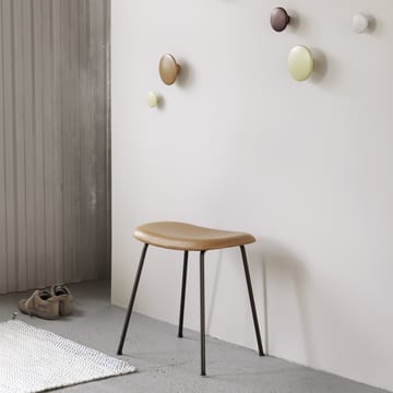 Fiber stool - Black, wooden legs - Muuto