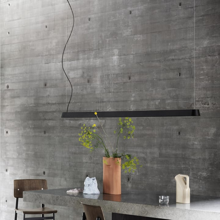 Linear pendant lamp - Black, 87,2 cm - Muuto