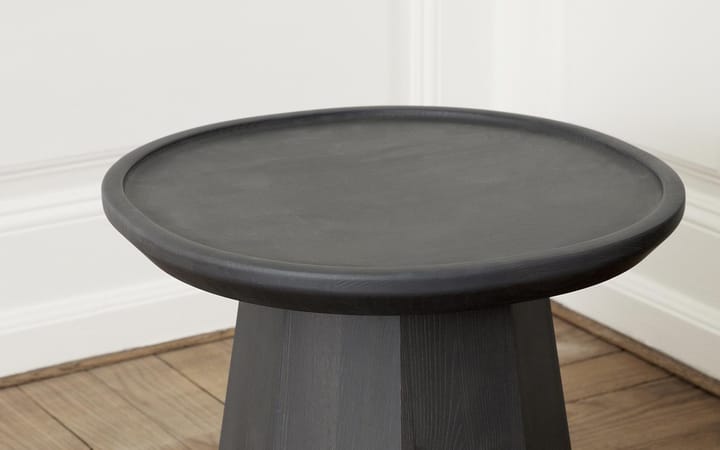 Pine table small, side table Ø45 cm H:40.6 cm, Dark Grey Normann Copenhagen