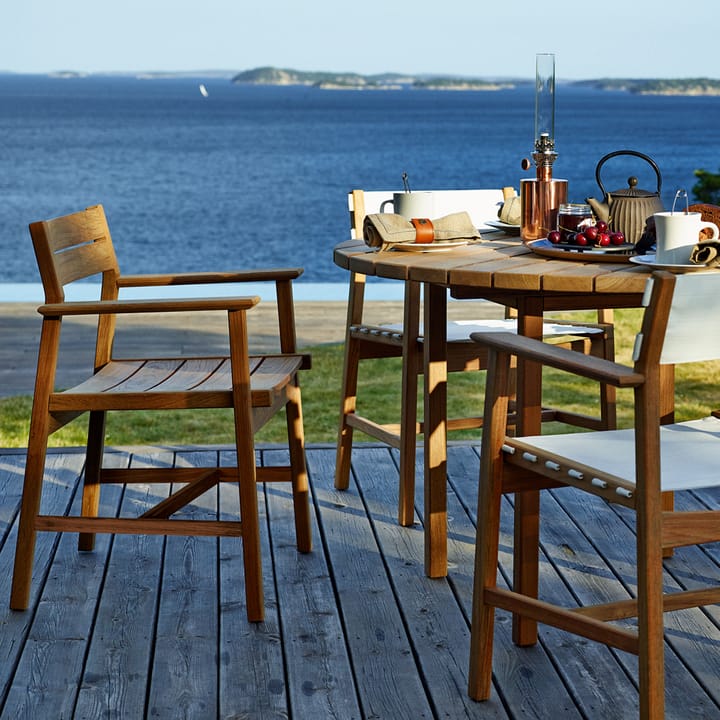 Djurö dining table round Ø110 cm, Teak Skargaarden