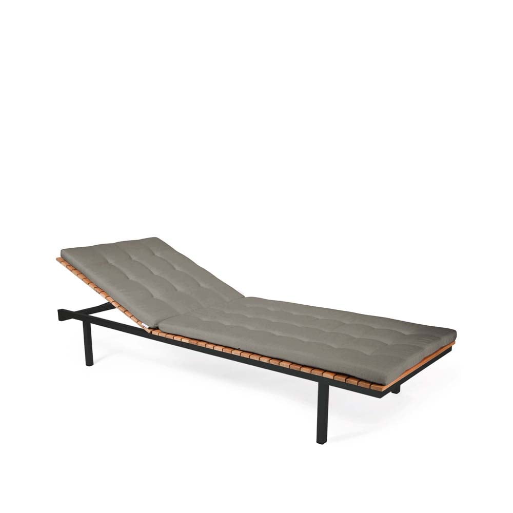 Skargaarden Häringe sun bed Sunbrella Natté Nature Grey-teak-black