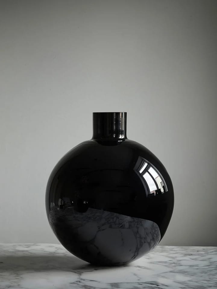 Pallo vase, Black 37 cm Skrufs Glasbruk