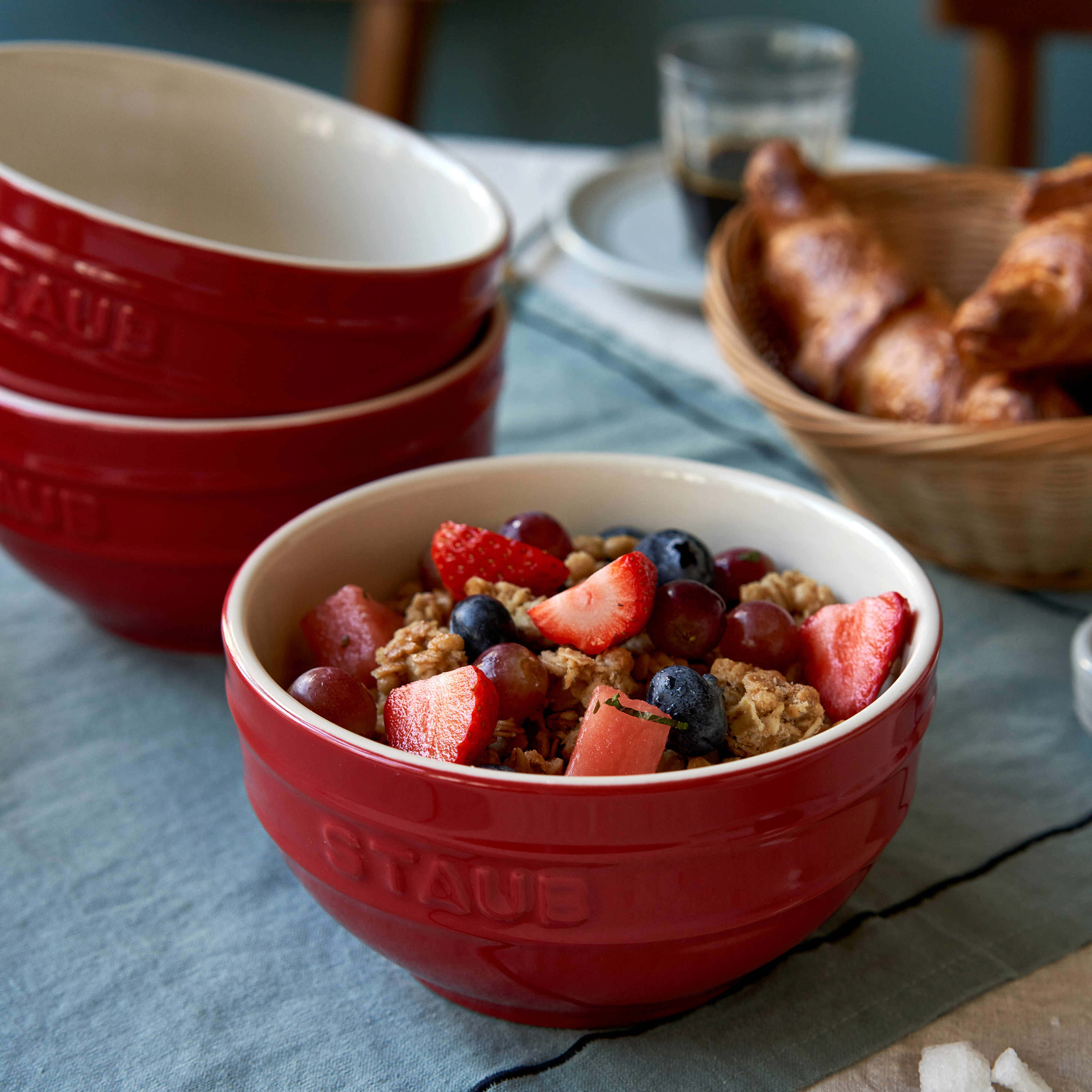 Staub Ceramic 2-pc Large Universal Bowl Set - Cherry