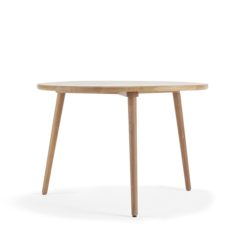 Stolab Miss Tailor round dining table Oak natural oil. fixed disc