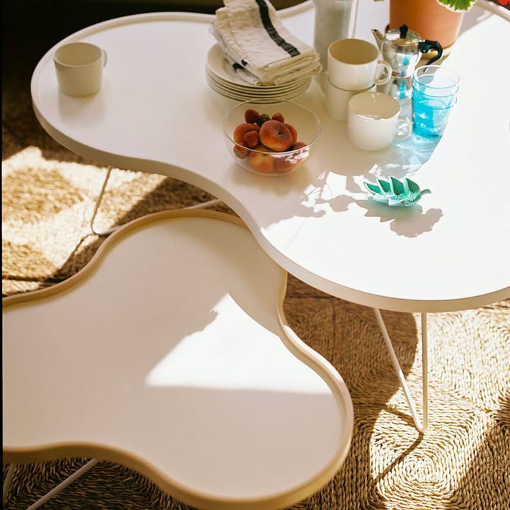 Flower table 84x90 cm, White, 45cm, walnut edge, chrome base Swedese