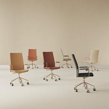 Stella high office chair can be raised/lowered without tilting - Leather elmosoft 33001 brown, chrome, adjustable seat height - Swedese