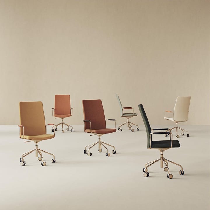 Stella high office chair can be raised/lowered without tilting, Leather elmosoft 33001 brown, chrome, adjustable seat height Swedese