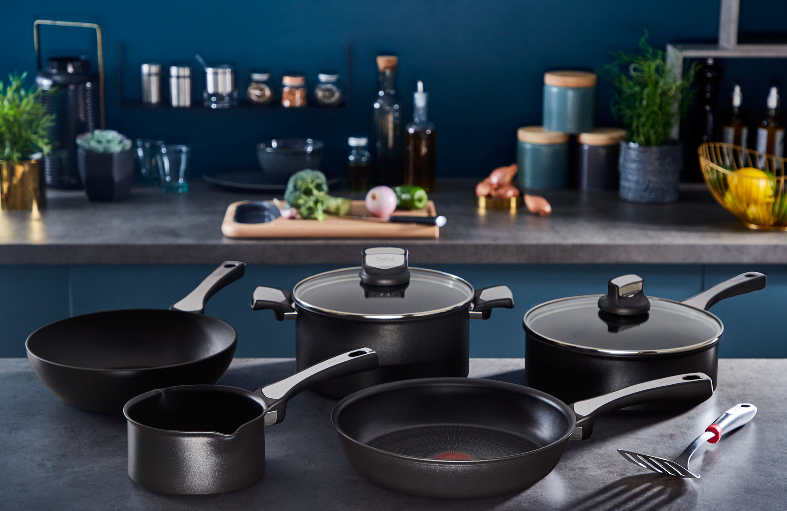 TEFAL Tefal Unlimited ON Induction 24cm Non-Stick Saute Pan with lid, Black  G25932AZ