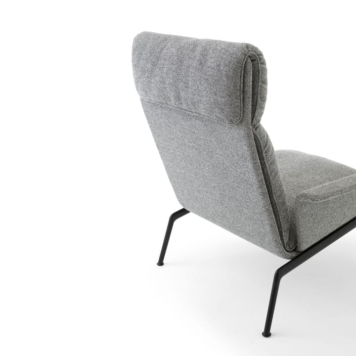 Muno LN17 High back lounge chair, Warm black-Hallingdal 0126 &Tradition