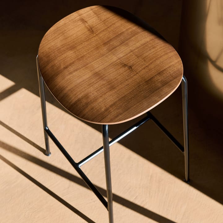 Pavilion AV38 bar stool 79 cm, Black-lacquered walnut &Tradition